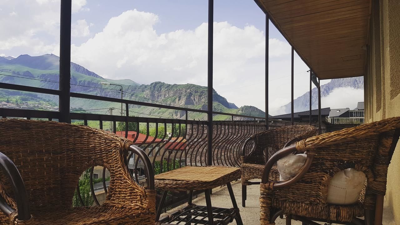 Гостевой дом Sunny Mountain House Степанцминда-8